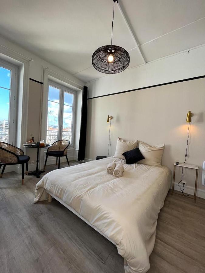 Suite Athos Лион Екстериор снимка